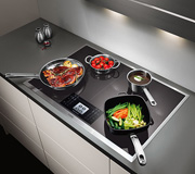 Flexibel Kochen mit dem Induktionskochfeld HK884400 X-G von AEG