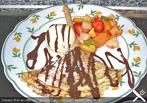 Palatschinken mit Marillenmarmelade Palatschinken mit Marillenmarmelade