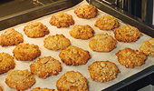Pl�tzchen-Trio mit Mandeln, Cornflakes und Schokolade