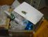Mit gro�en Augen das P�ckchen ge�ffnet