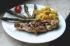 Putensteak an gr�nem Spargel und Reis