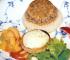 S�lze vom Tafelspitz und Meerrettichschaum. Dazu getoastete Graubrottaler mit Schnittlauch-Senf-Sahnehaube, ged�nstete Apfelst�ckchen, ein bi�chen Alibigr�n und ein paar Radischenspalten f�r die Farbe