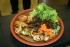 Putenspie� mit Staudensellerie, Rohkostsalat und Wei�brot in Nu�butter gebraten