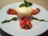 Topfensouffl� mit Erdbeeren und s��em Basilikumpesto