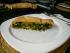 Gef�lltes Brot mit Mangold, Erbsen, Fr�hlingszwiebeln und Karotten.