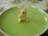 Mit wei�em Zuckerguss die Augenl�cher auff�llen und mit einem schwarzen Lebensmittelfarbstift noch eine Pupille aufmahlen. FERTIG ist der Osterhase auch Marzipan ! 