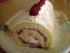 Biskuitrolle mit wei�er Schoko-Quark-Mousse und Himbeeren.jpg