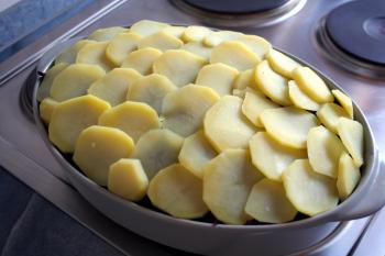 Rotkohl Auflauf Hackfleisch Kartoffelhaube 269082466