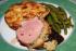 Lammcare an Zwiebelconfit mit gr�nen Bohnen und Kartoffelgratin