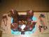Ritterburg mit Mini-Butterkeksen, blauer Zuckerglasur und versch. Kleinteile aus Zuckermodeliermasse geformt