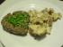 Selbstgebackenes Brot mit Schnittlauch und R�hrei