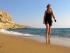 Matala - Brigitte am roten Strand - zu erreichen durch eine Wanderung �ber einen Bergr�cken hinter Matala