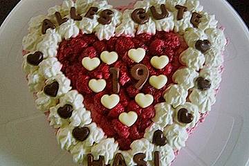 http://cdn.chefkoch.de/ck.de/rezepte/110/110315/217433-bigfix-herztorte-mit-himbeeren.jpg