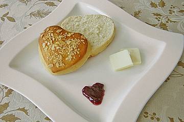 http://cdn.chefkoch.de/ck.de/rezepte/44/44559/219445-bigfix-valentinstag-broetchen.jpg