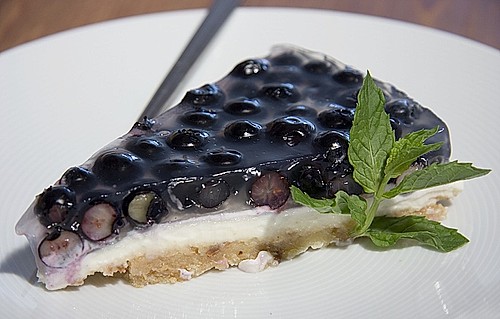 70040-big-frischkaesetorte-mit-broeselboden-und-blaubeeren.jpg