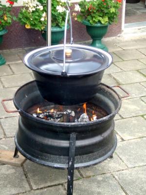 Woher Kessel für Lagerfeuer? | Suppen und Eintöpfe Forum | Chefkoch.de