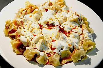 181269-bigfix-manti-mit-joghurtsauce-und-paprikabutter.jpg